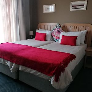 One-Bedroom Suite Sea View