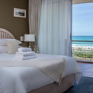 Two-Bedroom Suite Sea View